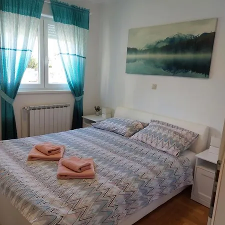 Suzy With Private Parking * Pula