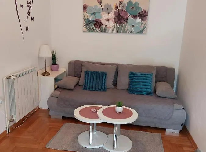 Suzy With Private Parking Pula