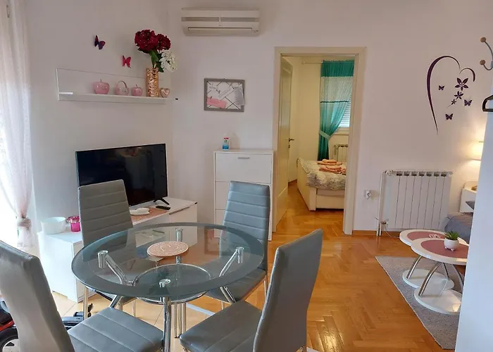 Suzy With Private Parking Apartman Pula