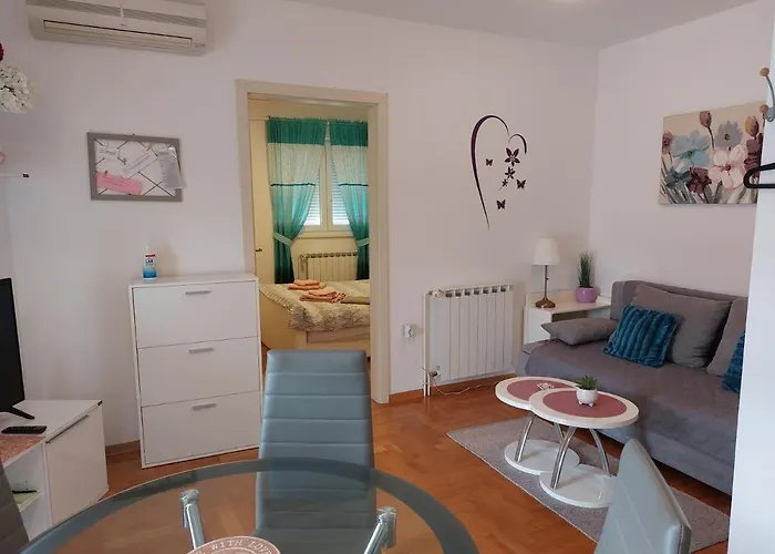 Suzy With Private Parking Апартаменты *